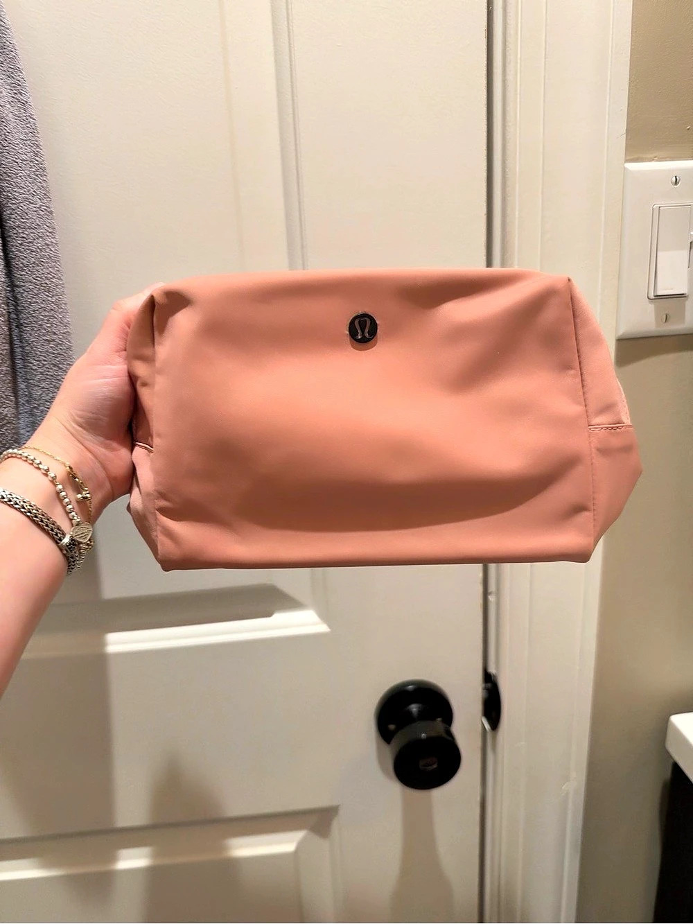 lululemon makeup/cosmetic bag
